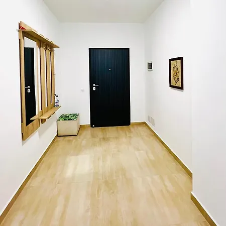 The Place 2, Qerret * Golem (Tirana)