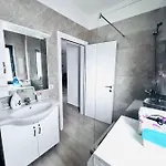 Apartment The Place 2, Qerret *