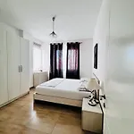 Apartment The Place 2, Qerret